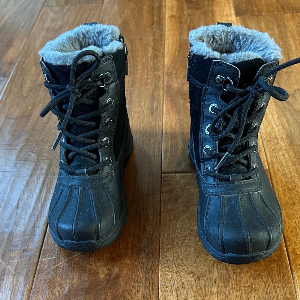 UGG Leggero kids boot